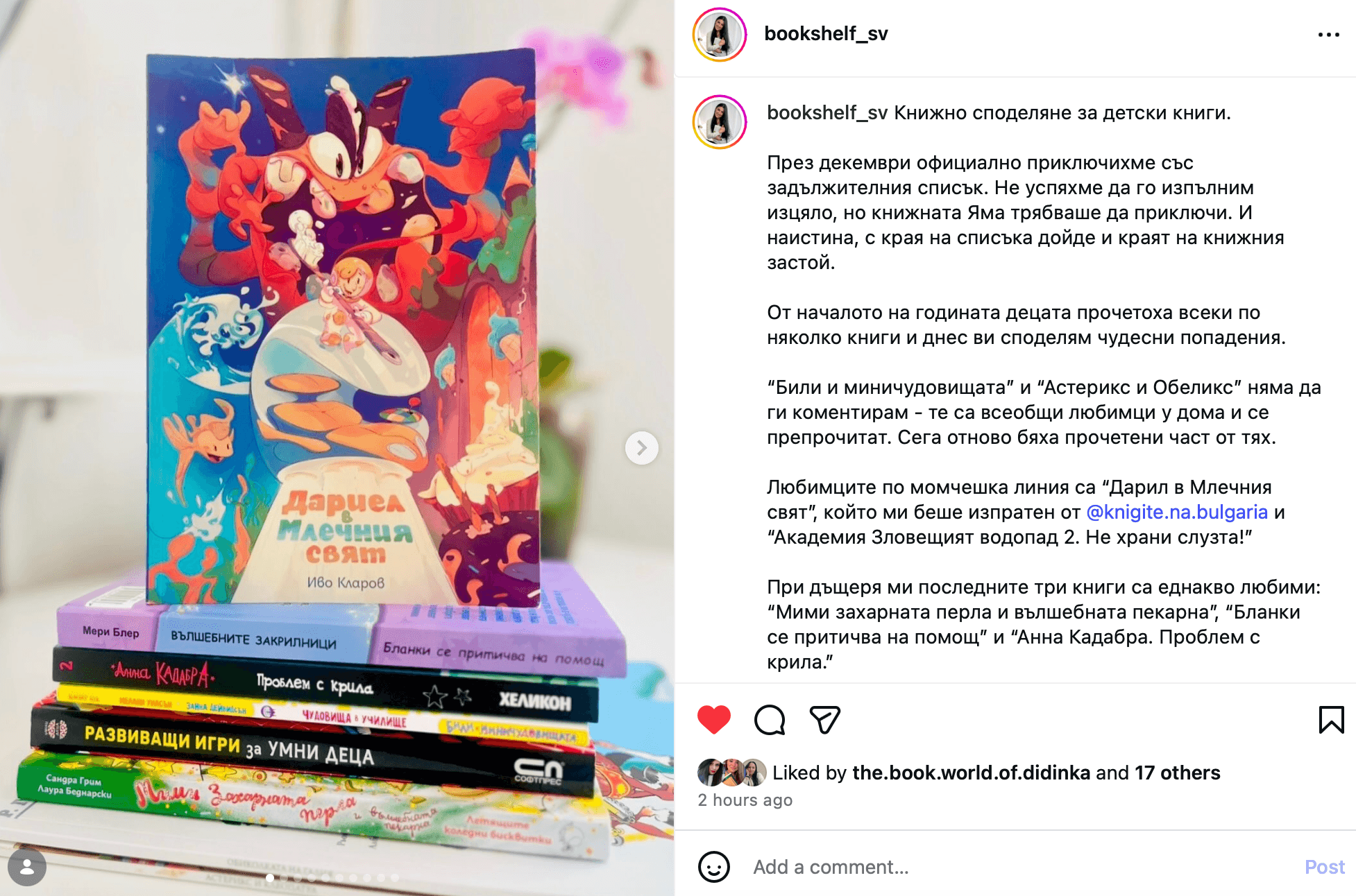 Ein Stapel bunter Kinderbücher mit einem aufrecht stehenden, fantasievoll illustrierten Buch obenauf.